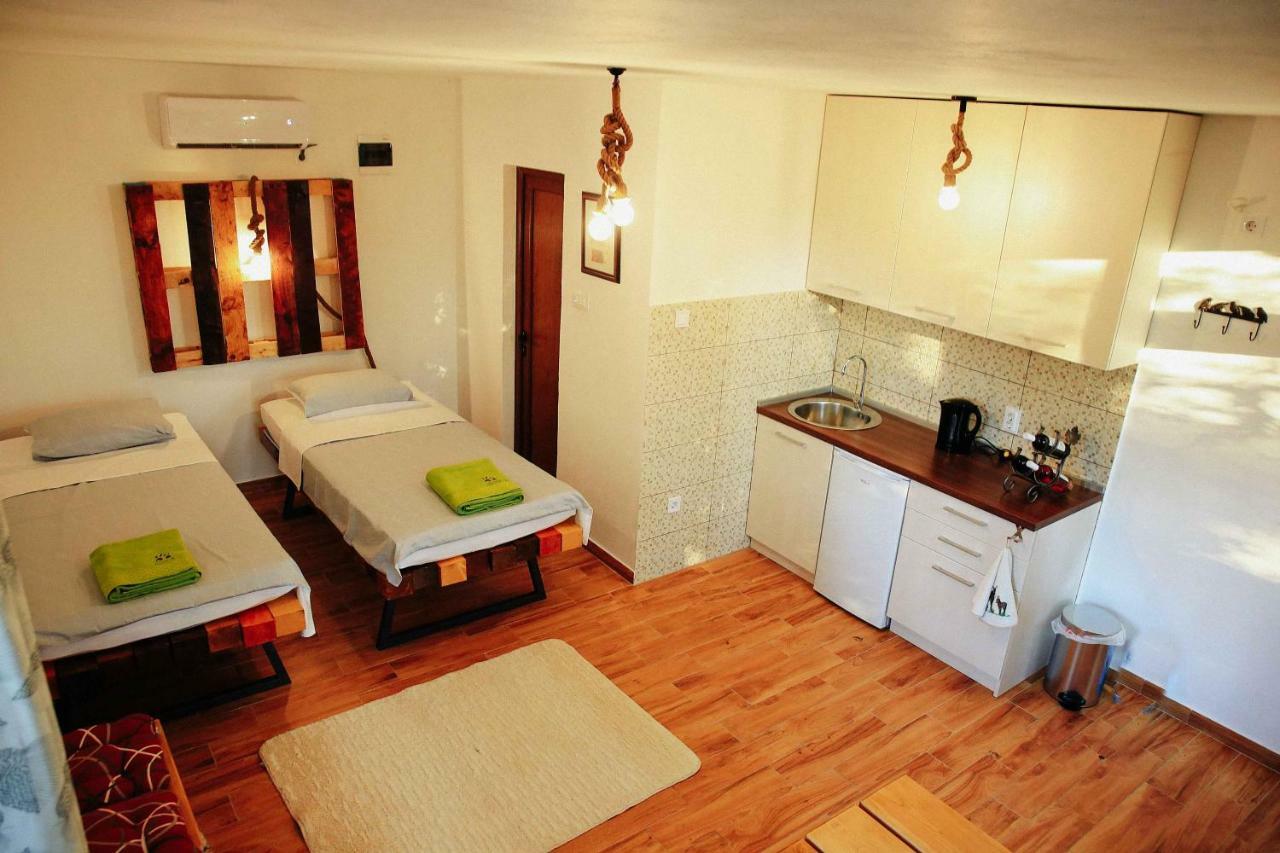 Donkey Farm Martinici - Farma Magaraca Martinici Bed & Breakfast ดานิลอฟแกรด ภายนอก รูปภาพ