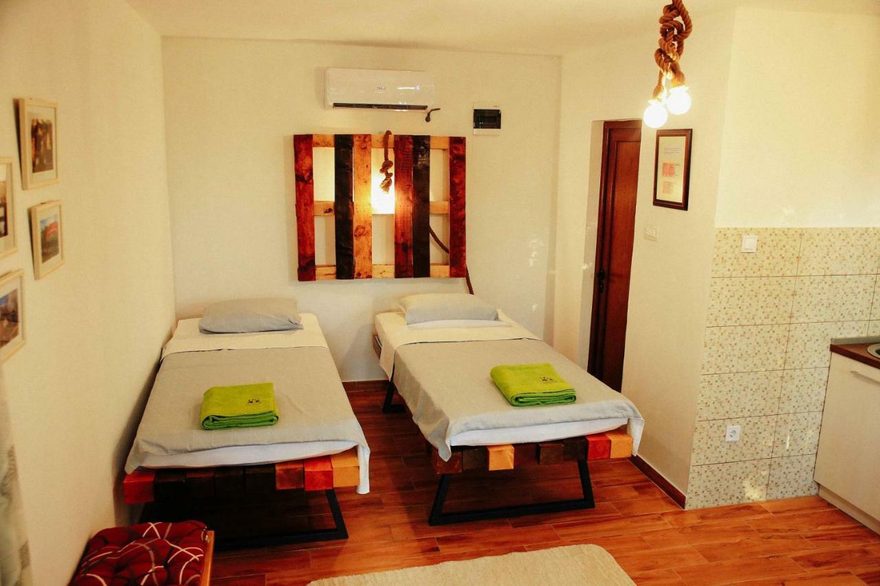 Donkey Farm Martinici - Farma Magaraca Martinici Bed & Breakfast ดานิลอฟแกรด ภายนอก รูปภาพ